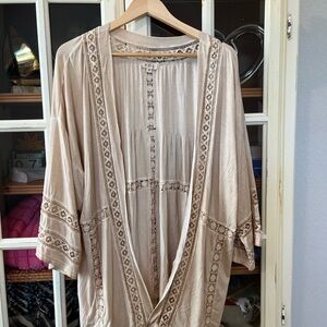 POL Boho Open-Front Crochet Trim Cardigan in Beige